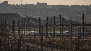 El AVE Madrid-Barcelona tardará 25 minutos más hasta diciembre, anuncia Adif