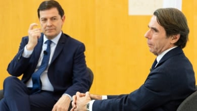 Aznar revela contactos habituales entre Moncloa y Vox para torpedear a Feijóo