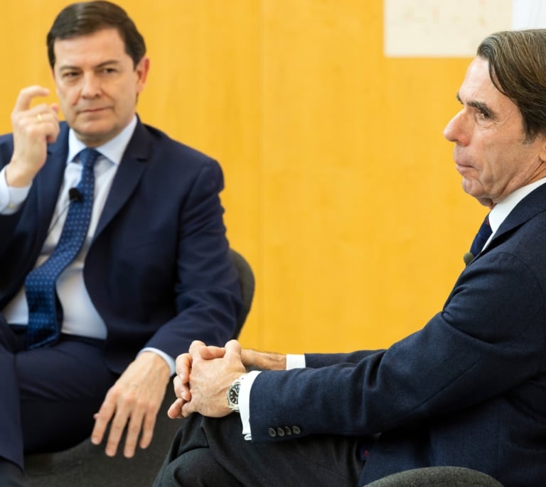 Aznar revela contactos habituales entre Moncloa y Vox para torpedear a Feijóo