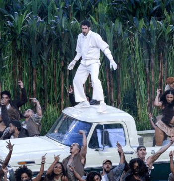 Bad Bunny durante su actuación en la Super Bowl este domingo en Santa Clara.