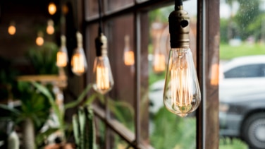 Precio de la luz hoy, 16 de febrero de 2026: ¿influye el aumento de horas de luz?