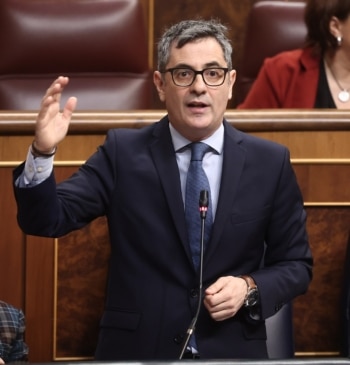 "Bajeza moral": Bolaños contesta a Cayetana Álvarez de Toledo tras preguntar si [...]