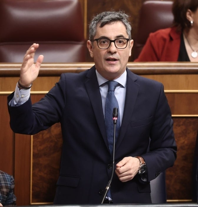 "Bajeza moral": Bolaños contesta a Cayetana Álvarez de Toledo tras preguntar si Sánchez tiene un "problema de salud"