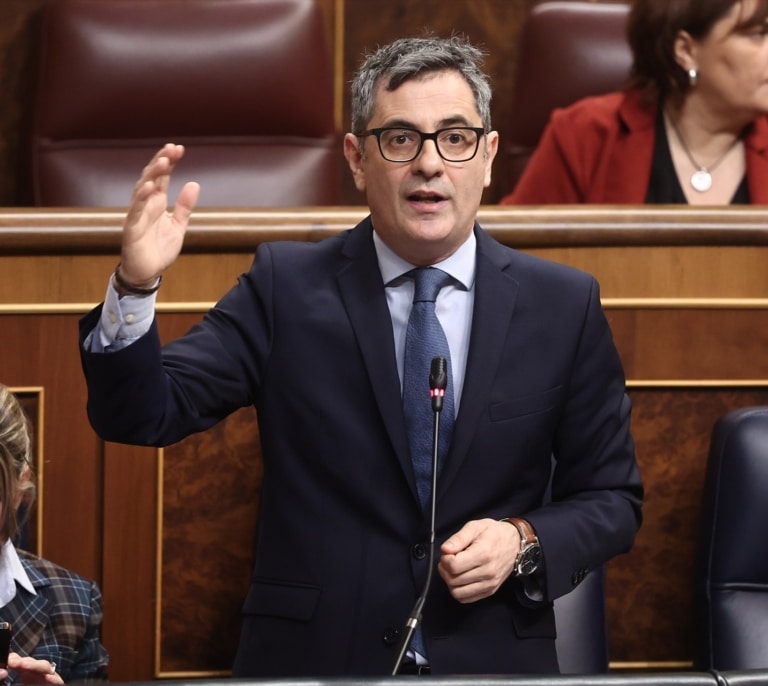 "Bajeza moral": Bolaños contesta a Cayetana Álvarez de Toledo tras preguntar si Sánchez tiene un "problema de salud"