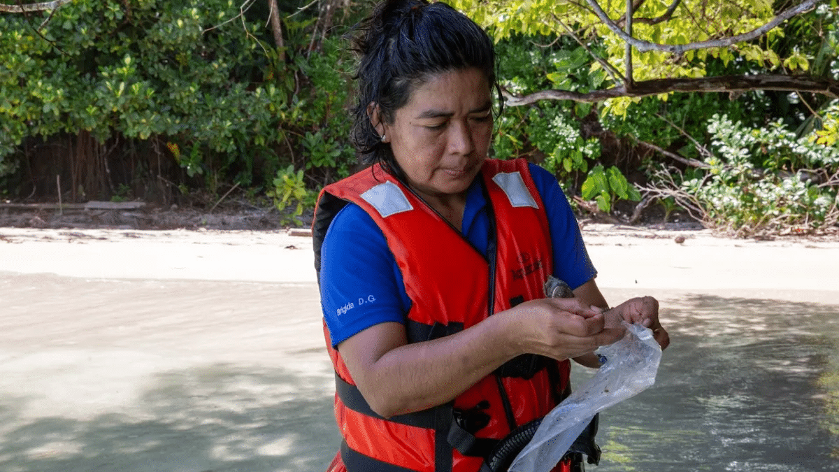 Brígida de Gracia durante una jornada de trabajo de campo.