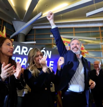 El PP cae dos escaños, el PSOE toca suelo y Vox duplica [...]