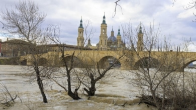 El Ebro mantendrá caudales altos a su paso por Zaragoza al menos hasta el jueves