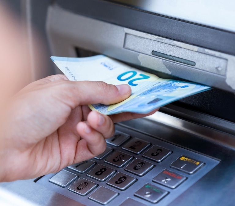 Las tres mejores cuentas para sacar dinero gratis en el extranjero en febrero de 2026