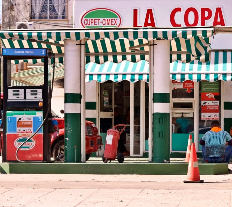 La leña y las mulas vuelven a Cuba