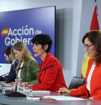 Moncloa también evita la autocrítica y sortea los reproches de Felipe González: [...]