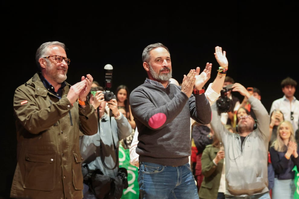 Santiago Abascal y el candidato de Vox en Castilla y León, Carlos Pollán, en un acto en el Palacio de Congresos de Salamanca