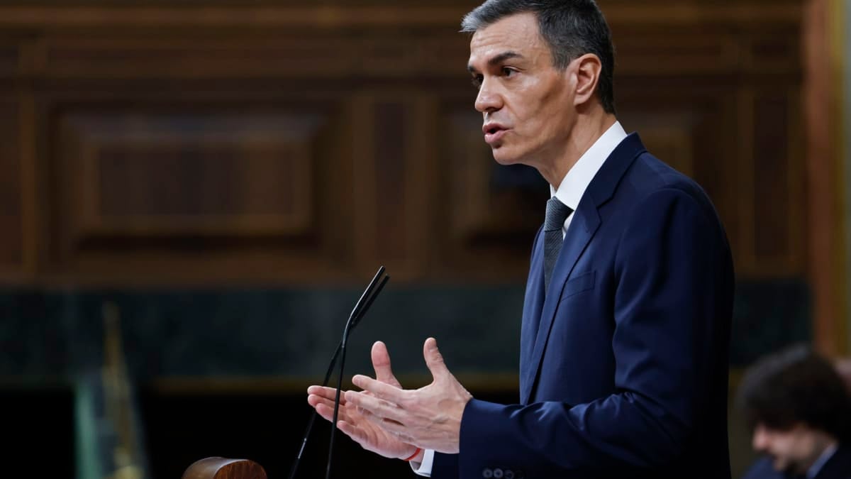 MADRID, 11/02/2026.- El presidente del Gobierno, Pedro Sánchez, durante su comparecencia ante el pleno del Congreso este miércoles para hablar sobre la crisis ferroviaria tras los accidentes de Adamuz (Córdoba) y Barcelona, y sobre la agenda internacional. EFE/ Chema Moya