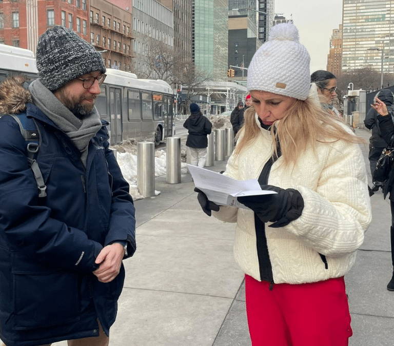 Los trabajadores de la Agencia EFE en EEUU recurren a Yolanda Díaz para denunciar sus condiciones laborales: "Solo pedimos dignidad y derechos básicos"