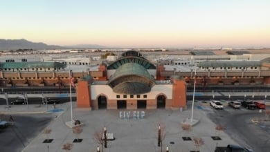 ¿Drones de los cárteles o una prueba militar? Choque de versiones oficiales tras el cierre del espacio aéreo estadounidense en El Paso