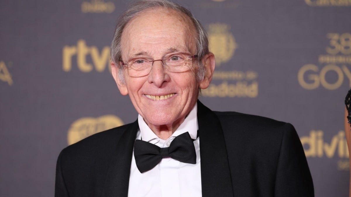 El actor Emilio Gutiérrez Caba tranquiliza a sus seguidores tras sufrir una caída