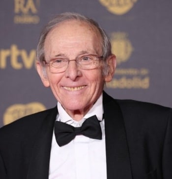 El actor Emilio Gutiérrez Caba tranquiliza a sus seguidores tras sufrir una [...]