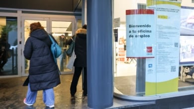 El paro entre los extranjeros solo sube entre los menores de 25 años