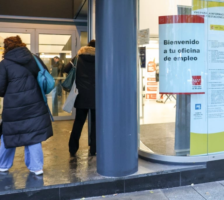 El paro entre los extranjeros solo sube entre los menores de 25 años