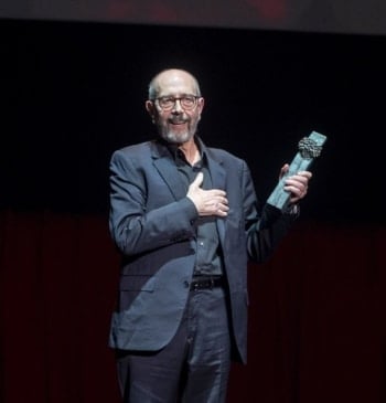 Miguel Rellán al recibir en 2022 la Biznaga Ciudad del Paraíso, galardón honorífico del Festival de Cine de Málaga