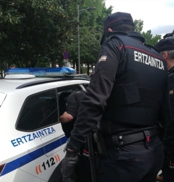 La justicia avala a un ertzaina divorciado y le permite ajustar sus [...]