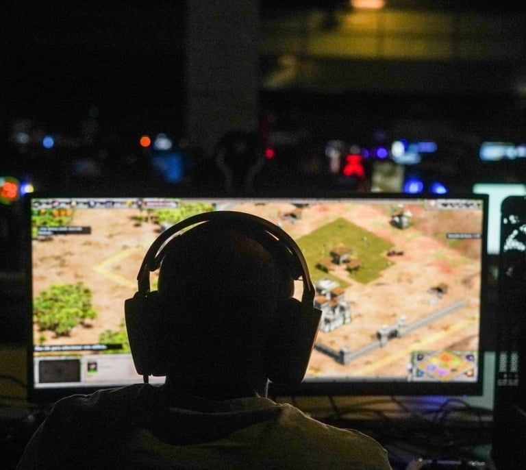 'The Com': la red de sectas que usa el abuso infantil como arma para crear terroristas