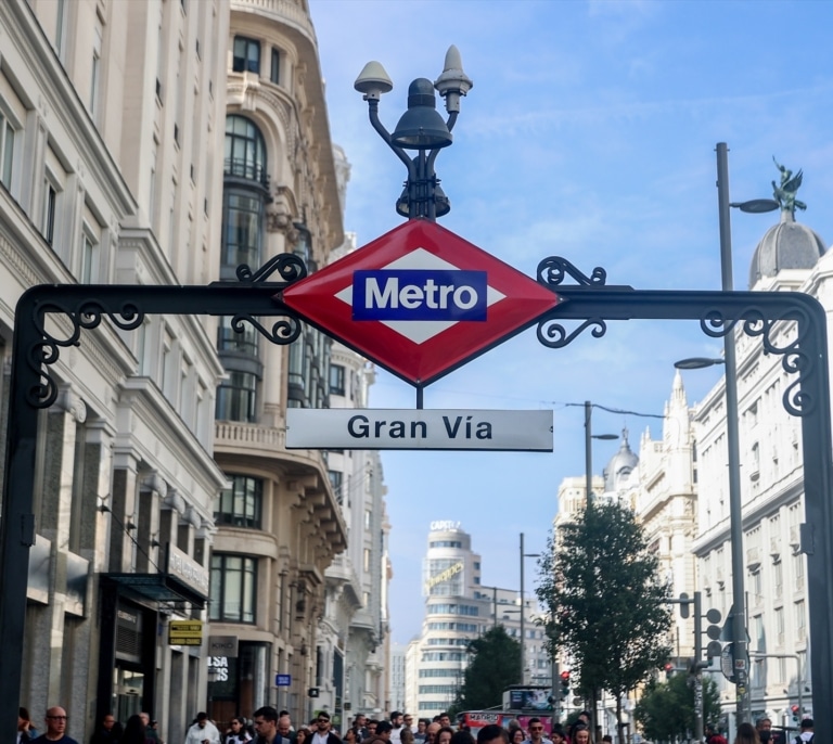 Arranca el juicio contra el hombre que robó el arma a un policía en el Metro de Gran Vía e intentó matarle disparándole al pecho