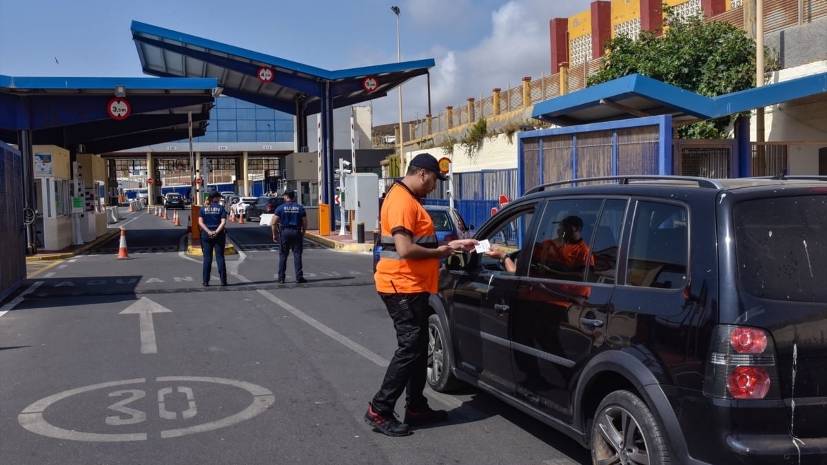 Las mafias venden "tickets de Telepizza" para regularizar inmigrantes