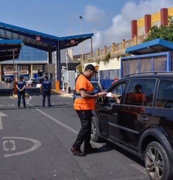 Las mafias venden "tickets de Telepizza" para regularizar inmigrantes