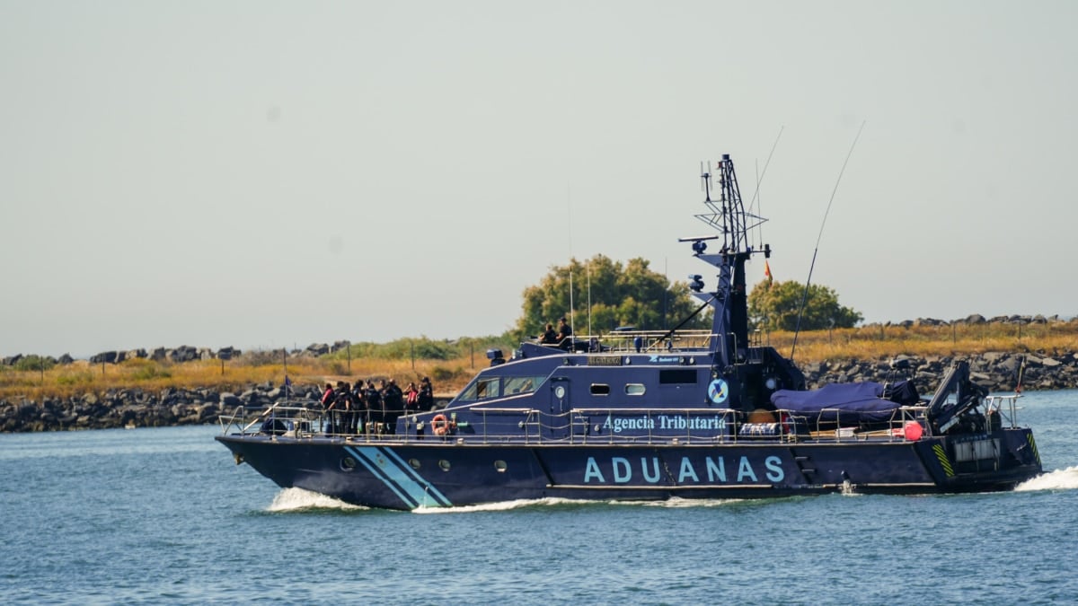 Embarcación de Aduanas en el Puerto de Huelva.