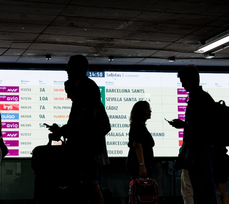 Adif no da fecha para la vuelta a la normalidad en la alta velocidad mientras el servicio se deteriora
