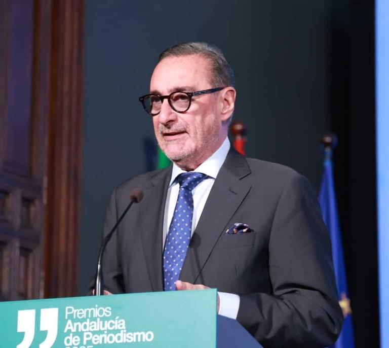 Carlos Herrera acusa a Bolaños a cuenta del rey Juan Carlos: "Miente, es el Gobierno el que no le deja estar en su casa"