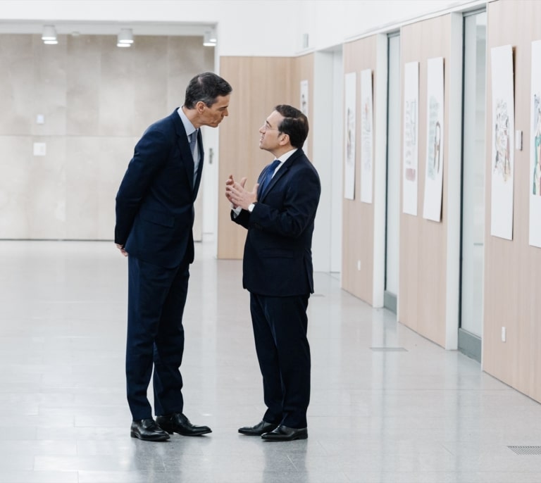 Los diplomáticos españoles vuelven a quejarse ante Sánchez por el "anómalo funcionamiento" del ministerio de Albares