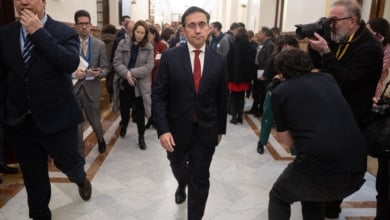 Listas negras, mordazas y llamadas a los medios para pedir cabezas: el régimen de terror de Albares contra la prensa