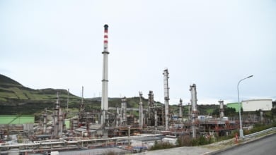 Gran humareda negra en la refinería de Petronor en Muskiz