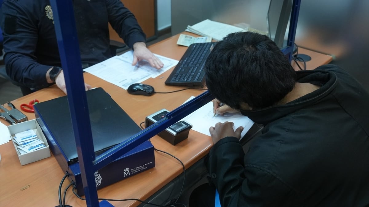 Un fallo en el sistema de antecedentes  colapsa la tramitación de expedientes de Extranjería