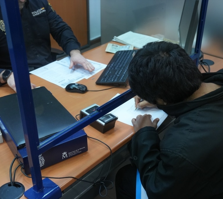 Un fallo en el sistema de antecedentes  colapsa la tramitación de expedientes de Extranjería
