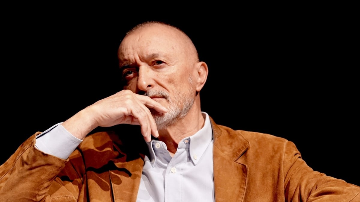 Pérez Reverte retomará en octubre las jornadas sobre la Guerra Civil: invitará a Pablo Iglesias pero no a Uclés