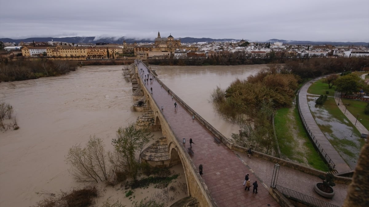 El Guadalquivir dobla el nivel de alerta en Córdoba y cerca de 400 familias son desalojadas por riesgo de inundaciones