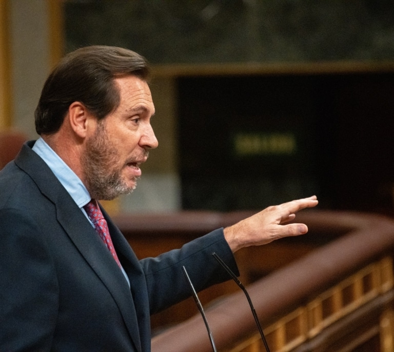 Puente invita al PP de Madrid a viajar en Metro para conocer "lo que es hacinamiento e inseguridad"