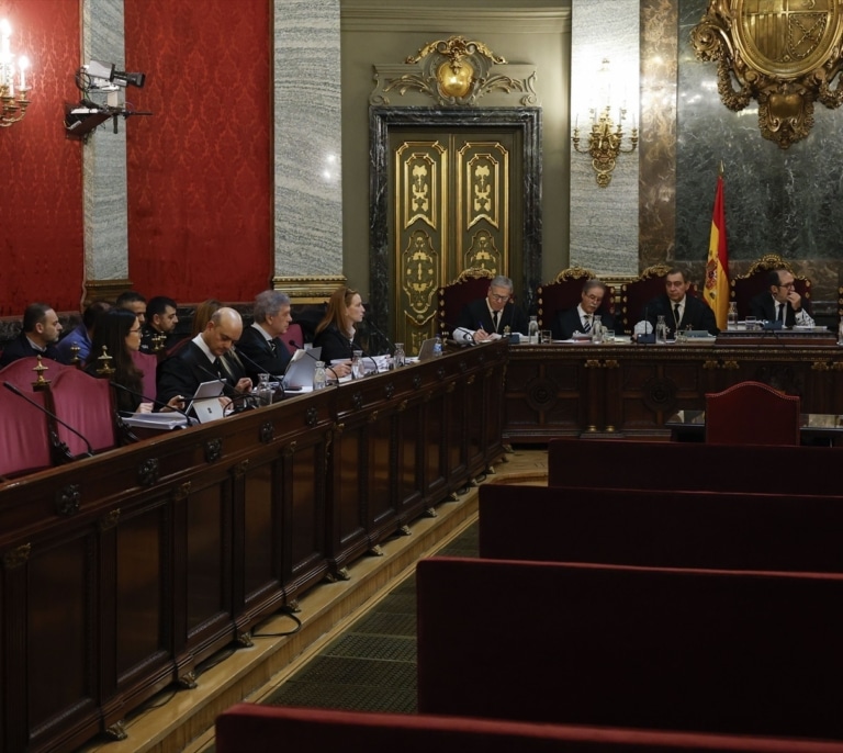 Polígrafos, reencuentros y el 'anorak' de escudo: el preludio en el Supremo del juicio a Ábalos, Koldo y Aldama