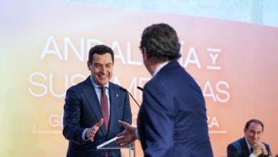 Moreno pide a los empresarios implicarse en la reconstrucción para sostener la "fortaleza" andaluza