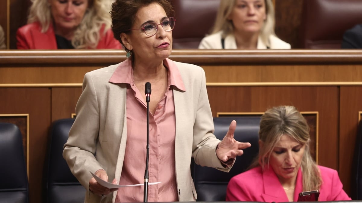 La vicepresidenta primera del Gobierno, María Jesús Montero, durante la sesión de control al Ejecutivo en el Congreso este 18 de febrero de 2026.