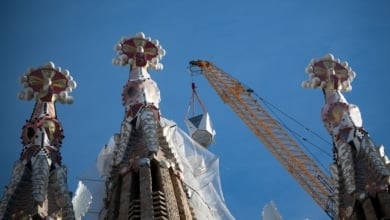 La Sagrada Familia ya es la iglesia más alta del mundo: las mejores imágenes de la coronación de la Torre de Jesús