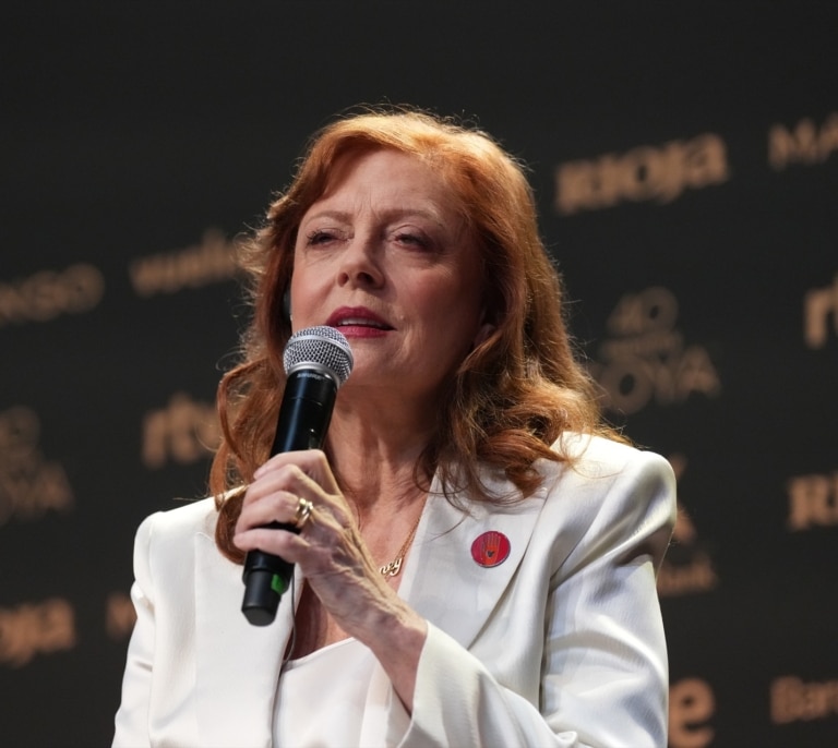 Susan Sarandon elogia a Pedro Sánchez por estar "en el lado correcto de la historia"