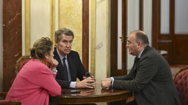 El PP aprieta a Vox para desatascar Extremadura pero ven a Abascal enfocado en Castilla y León