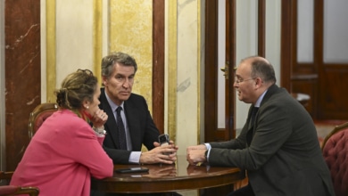 El PP aprieta a Vox para desatascar Extremadura pero ven a Abascal enfocado en Castilla y León