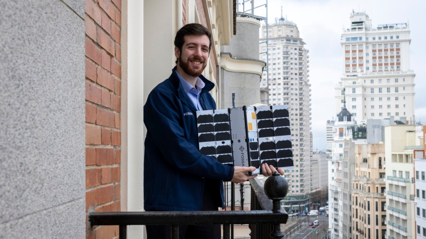 El veinteañero que dirige desde la Gran Vía de Madrid la empresa española con más satélites en el espacio: “Somos el Starlink español”