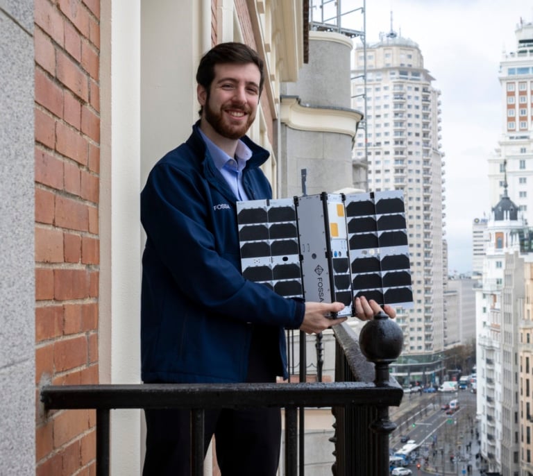 El veinteañero que dirige desde la Gran Vía de Madrid la empresa española con más satélites en el espacio: “Somos el Starlink español”