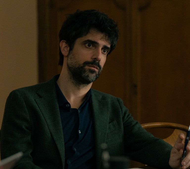 Francesco Carril, el actor español de madre italiana que se fue a Roma por amor... a Isabel Coixet: "Javier Cámara está muy contento con lo que me está pasando en Italia. Somos muy amigos"