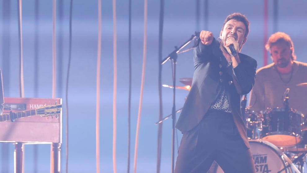 Funambulista durante los ensayos del Benidorm Fest 2026